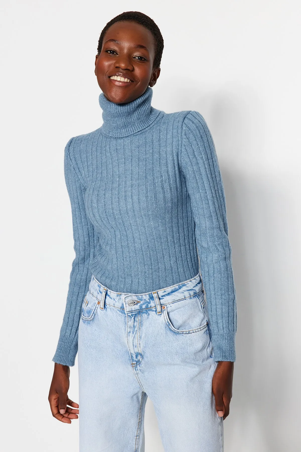 Trendyol Collection  Blauer weich strukturierter Basic-Strickpullover TWOAW20FV0133