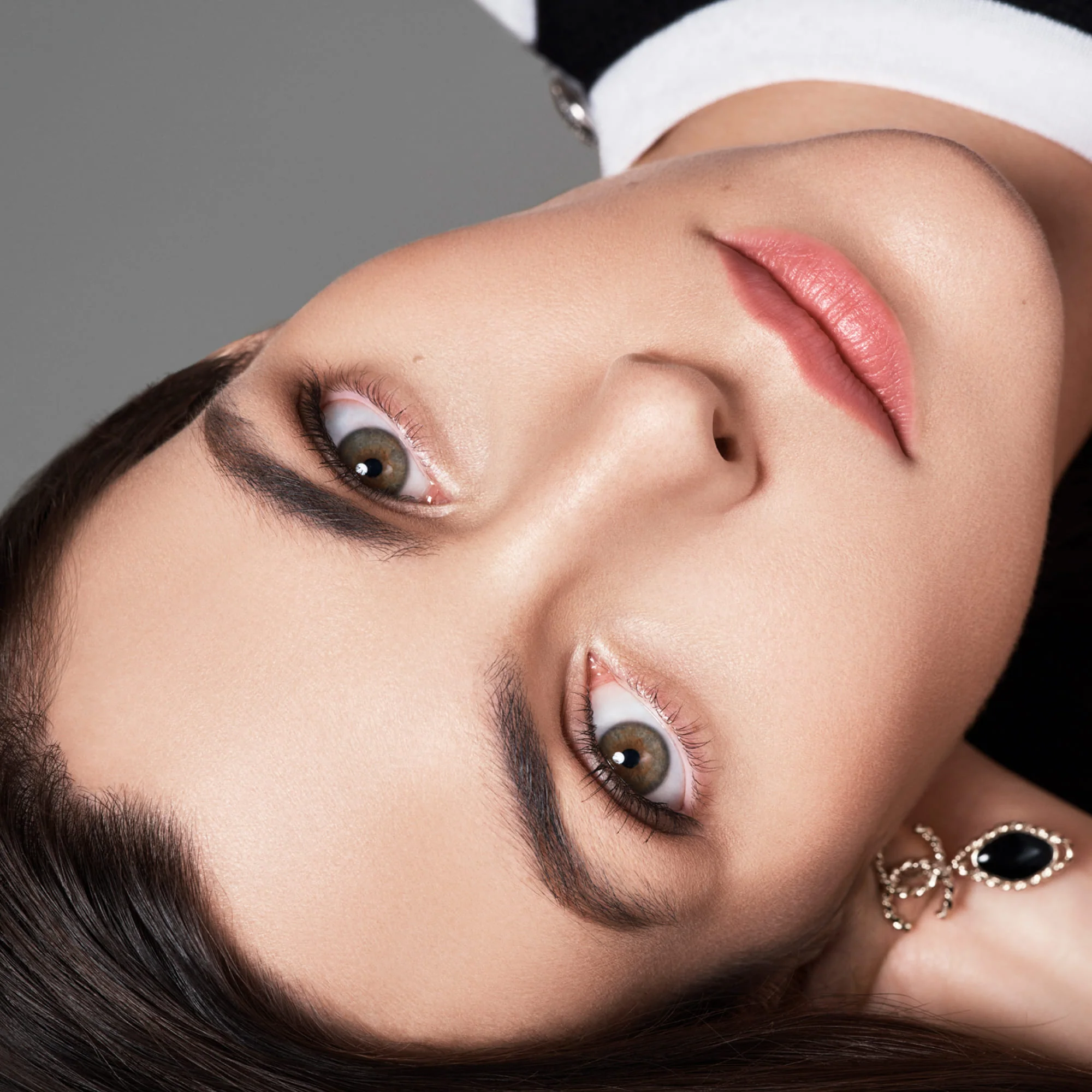 UNIVERZALNI BESPLATNI PUDER - DODATNO PUNJENJE - PUDER U RASU. PRIRODNI REZULTAT. PAKOVANJE ZA PUTOVANJE.