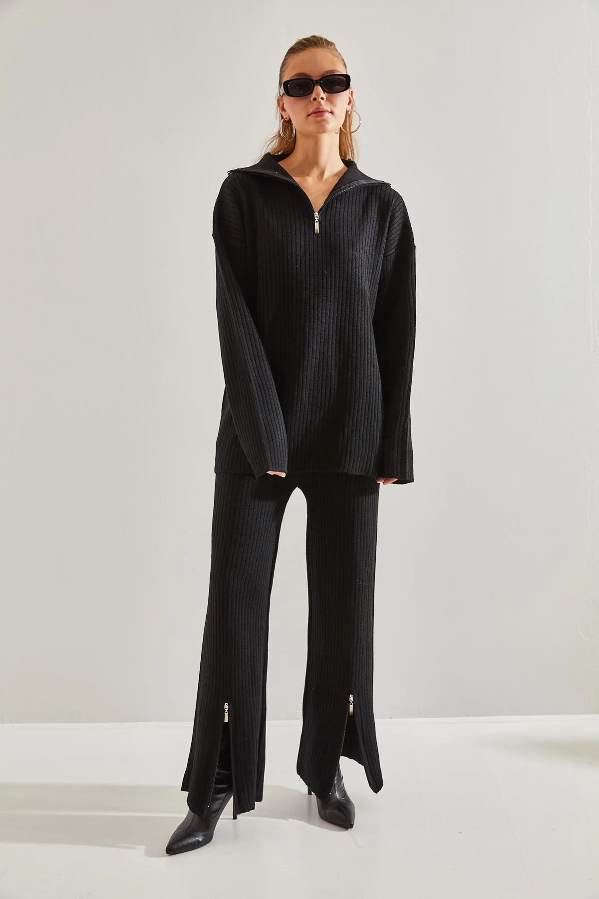 Bianco Lucci  Set aus Strickunterteil und Oberteil für Damen mit Beinen und Kragen mit Reißverschluss