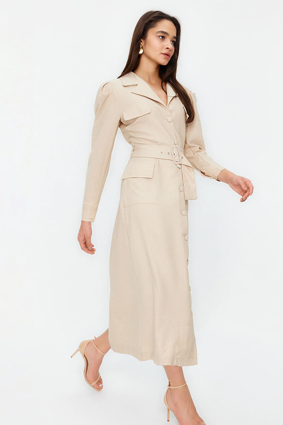 Trendyol Modest  Steinfarbenes, gewebtes Hemdkleid in Leinenoptik mit Gürtel TCTSS24EB00017
