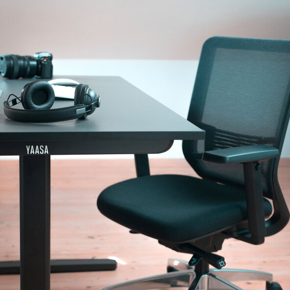 Elektrisch höhenverstellbarer Schreibtisch Desk Basic, anthrazit