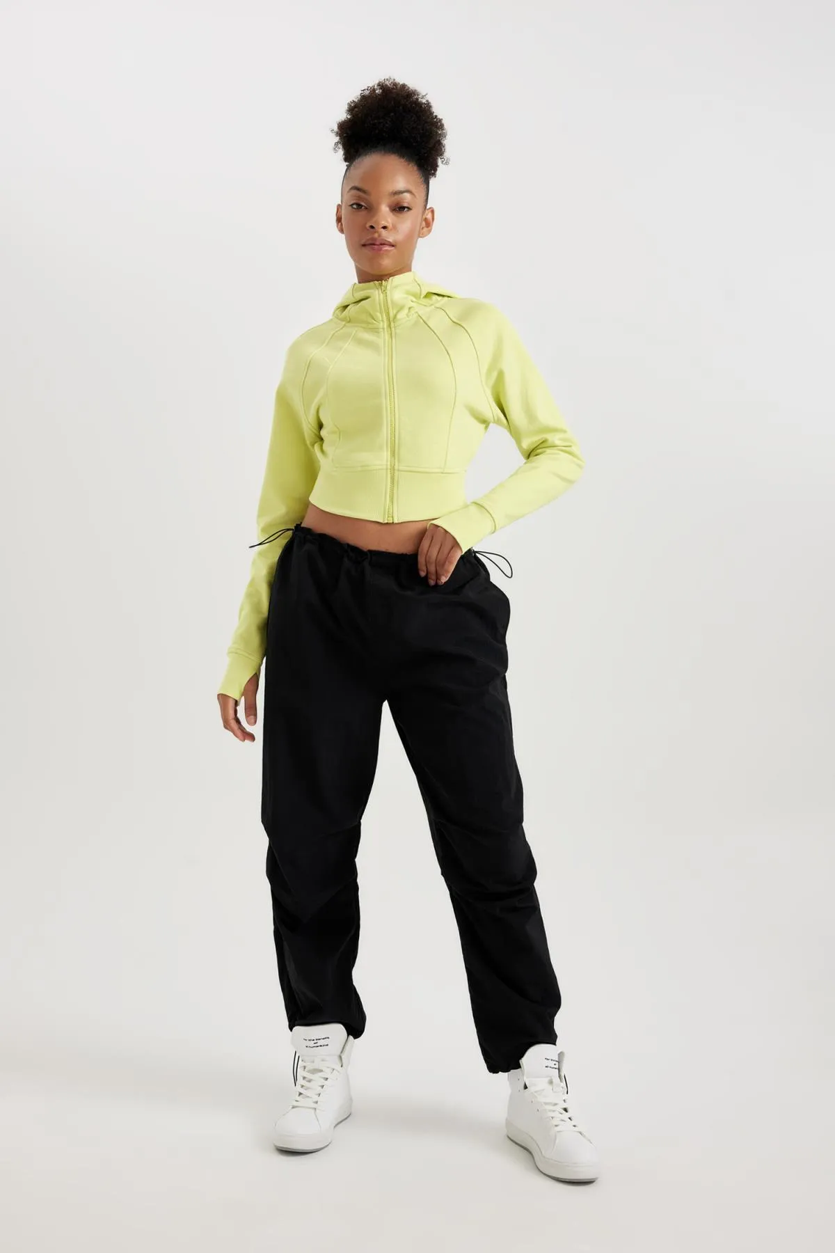 DeFacto  Lange Jogginghose mit elastischem Bein und Fallschirmtaschen-Passform