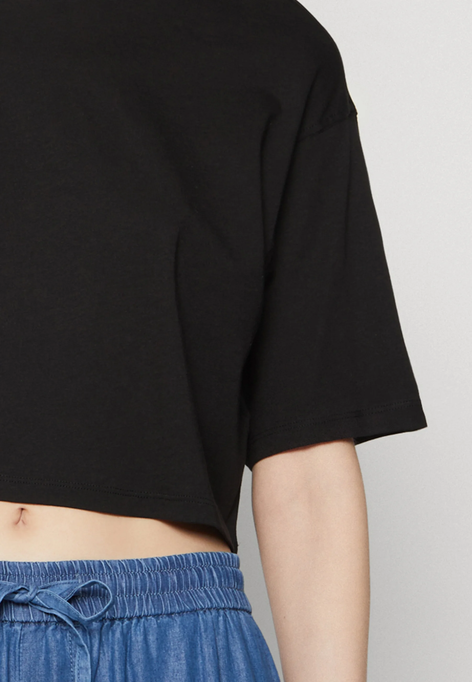 ONLY Tall ONLMAY BOXY CROP PACK DE 2 - Camiseta con estampado
