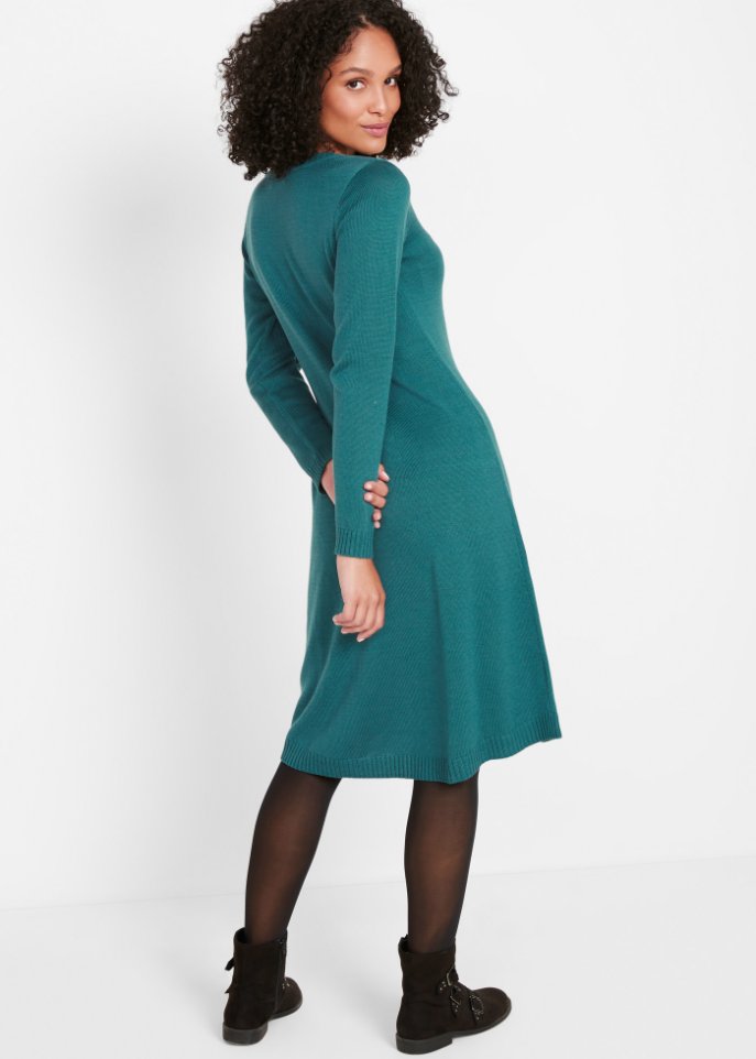 Knieumspielendes Strickkleid in ausgestellter Form