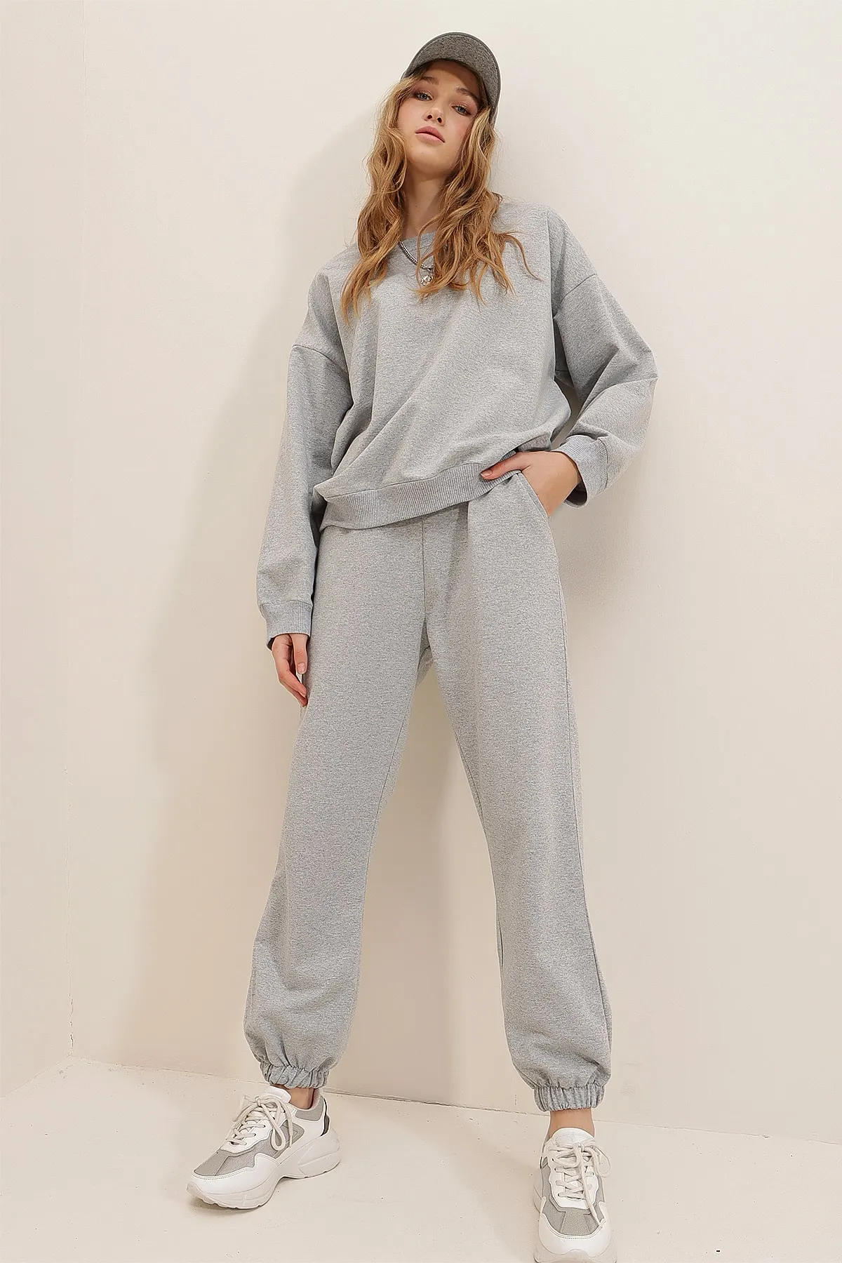 Trend Alaçatı Stili  Trainingsanzug - Grau - Regular Fit