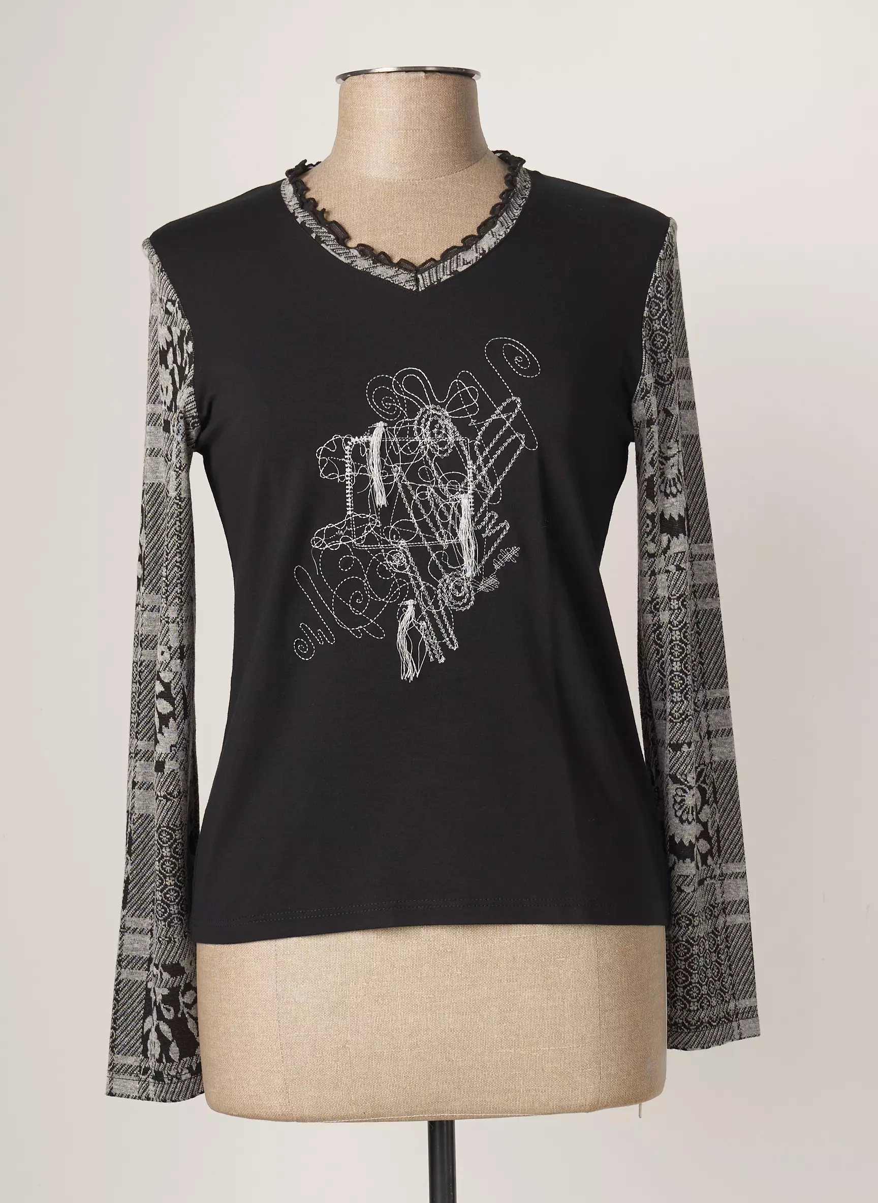 Guy Dubouis Tshirts Femme couleur noir