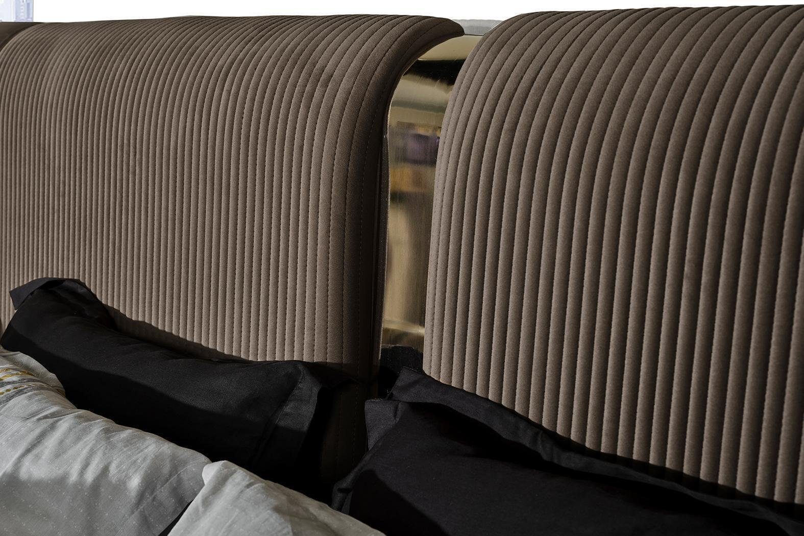 JVmoebel Schlafzimmer-Set Braunes Schlafzimmer Set Designer Doppelbett 2x Nachttische Luxus, (3-St., Bett, 2x Nachttisch), Made in Europa