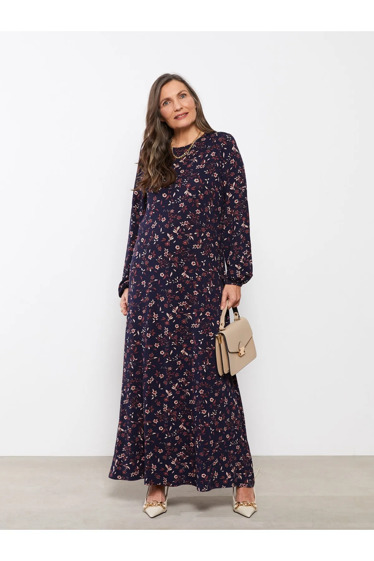 LC Waikiki  Geblümtes Damenkleid mit Rundhalsausschnitt und langen Ärmeln