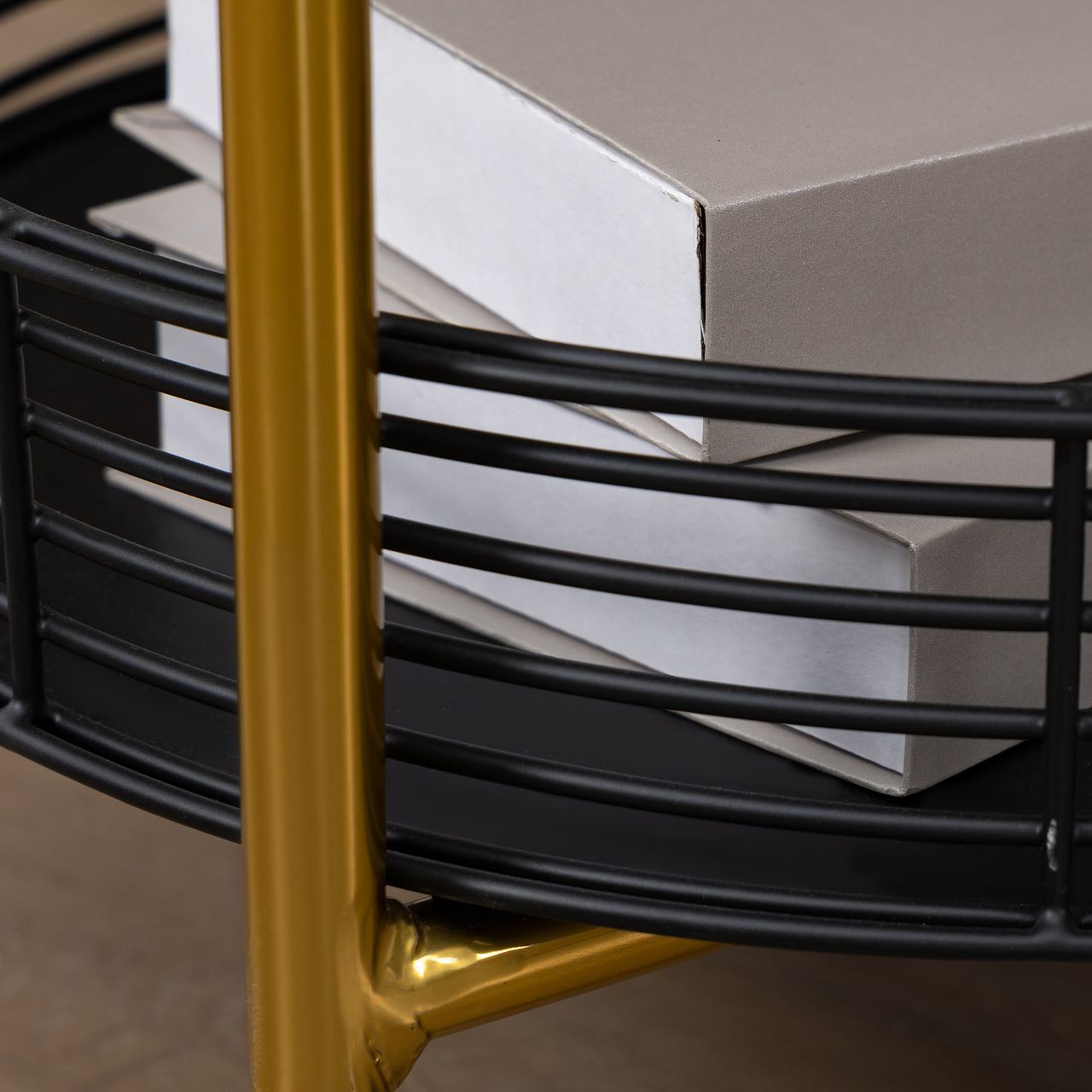HOMCOM Beistelltisch 2-in-1 Design Rund Nachttisch Couchtisch mit Ablagen Serviertablett Industrie-Design Sofatisch Kaffeetisch für Schlafzimmer Wohnzimmer Stahl Schwarz Gold 43 x 45 x 61,5 cm