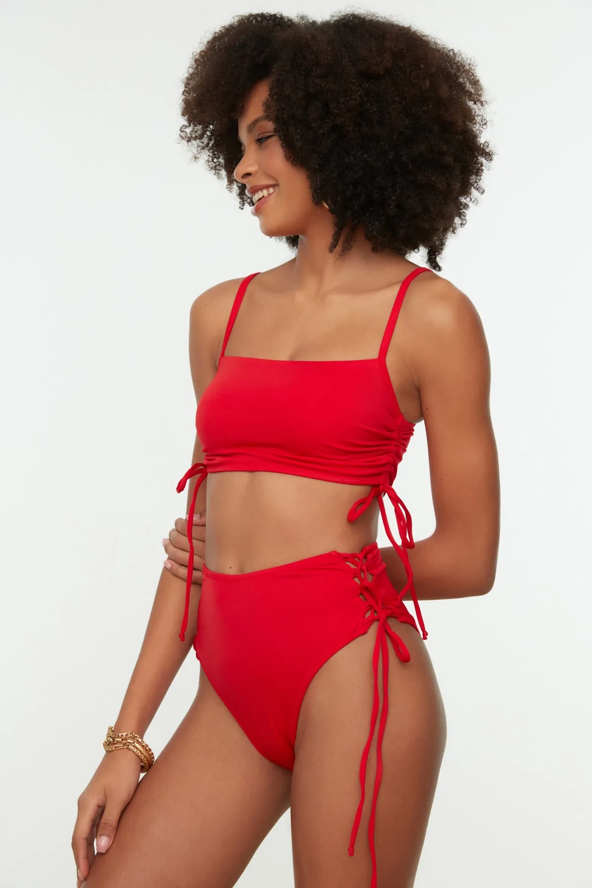 Trendyol Collection  Rote Paspelierung, hohe Taille, Hipster-Bikinihose TBESS22BA0044
