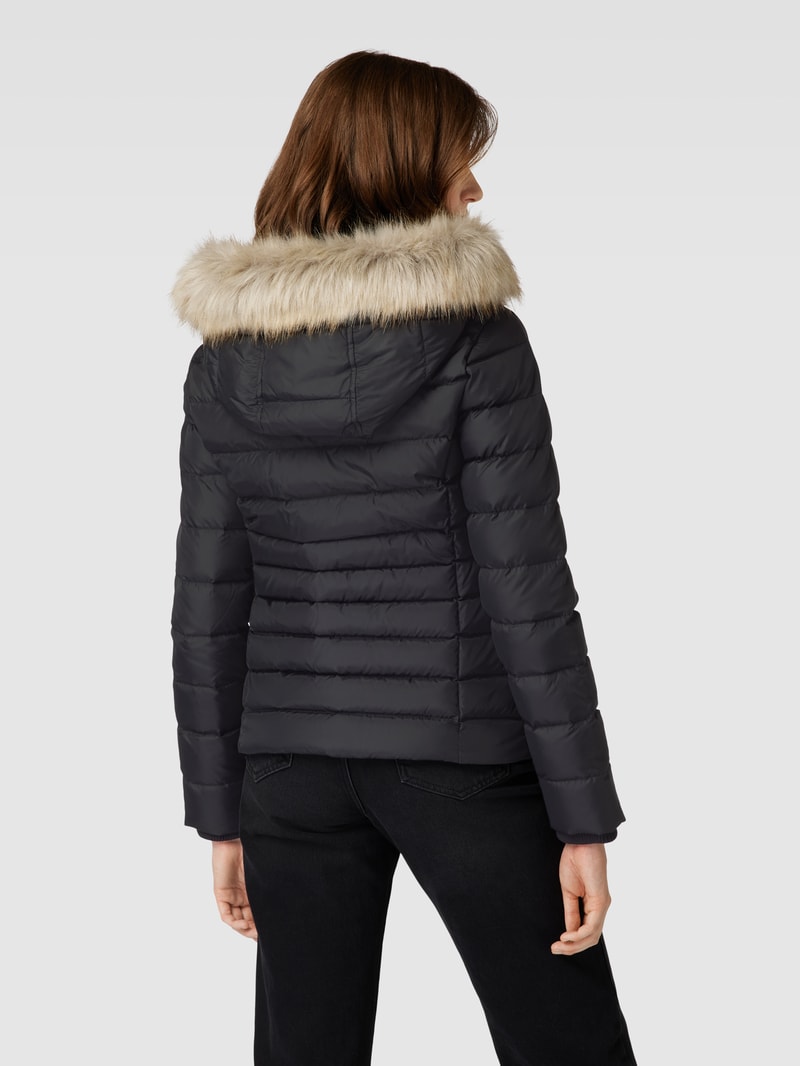 Steppjacke mit Label-Stitching in schwarz