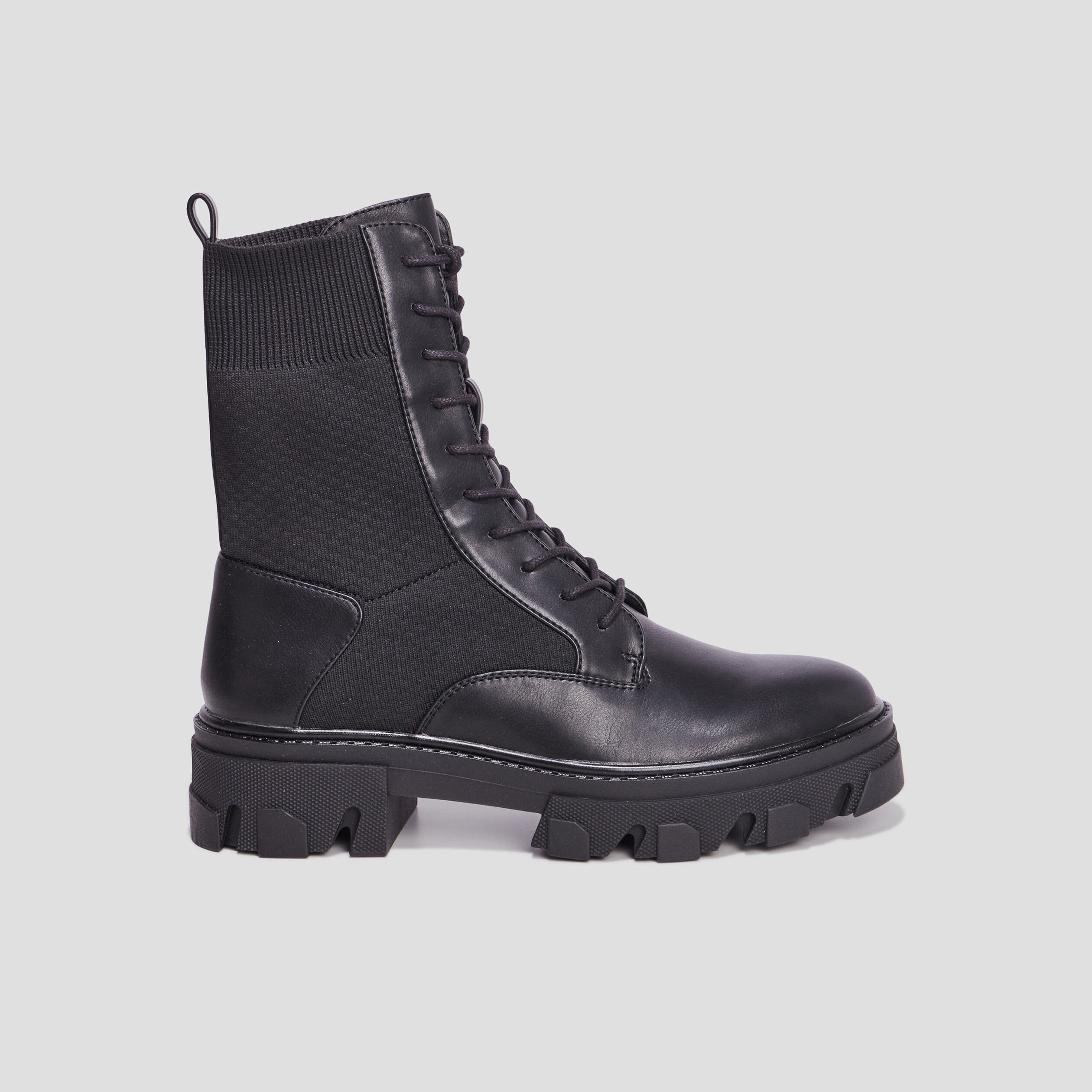 Bottines à lacets semelle chunky noir femme | La Halle