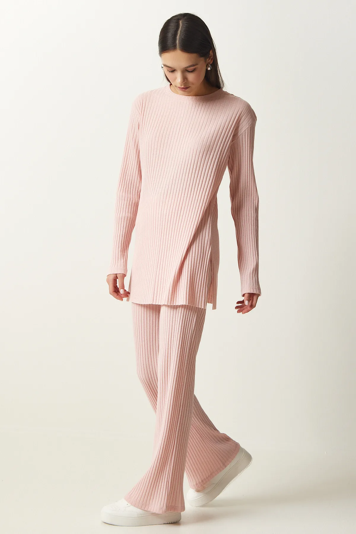 Happiness İstanbul  Damen-Set aus schnurgebundener Strickbluse und Hose in Puderfarbe OW00008
