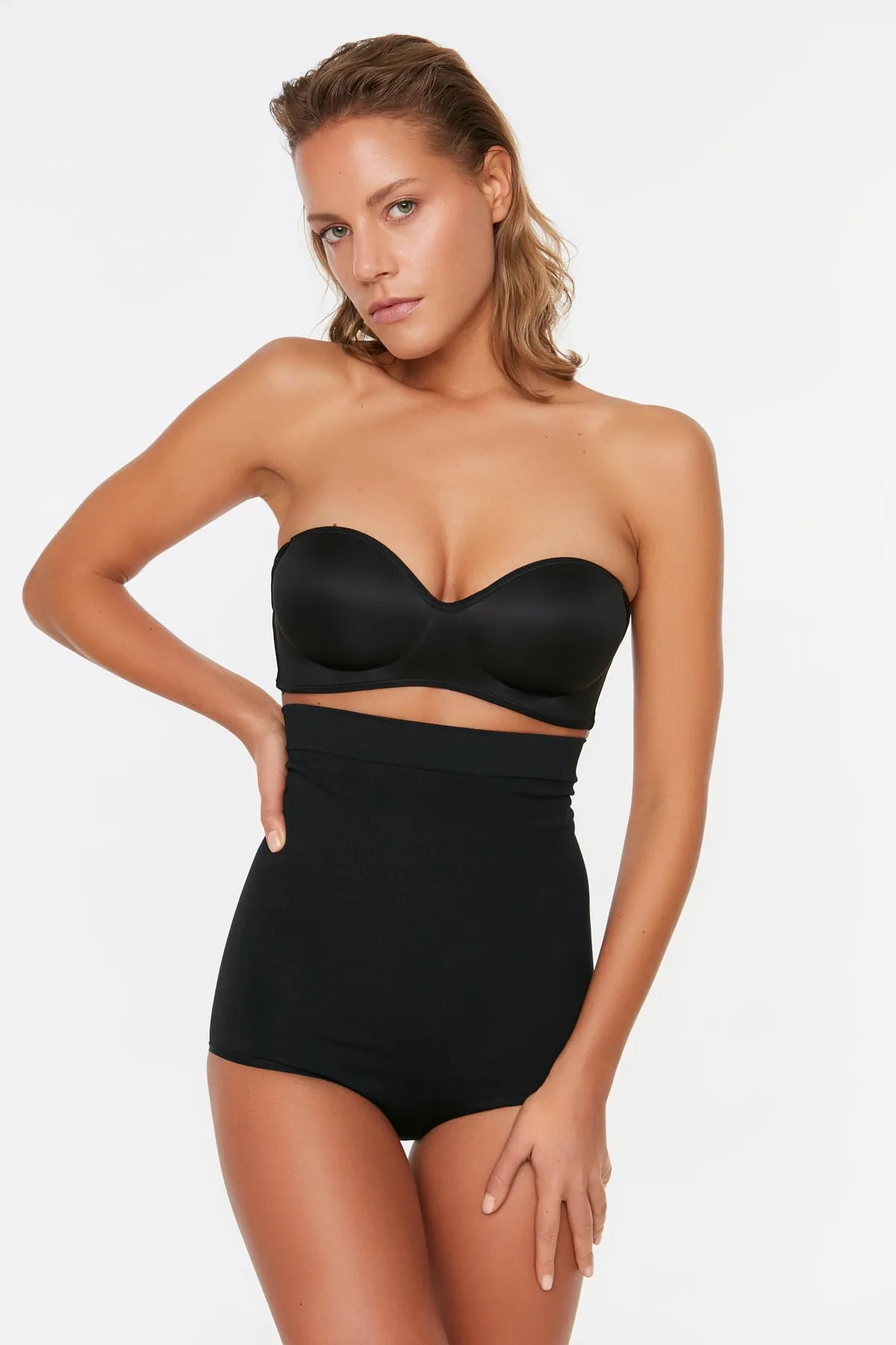 Trendyol Collection  Schwarzes nahtloses Korsett mit hoher Taille THMSS20KS0001