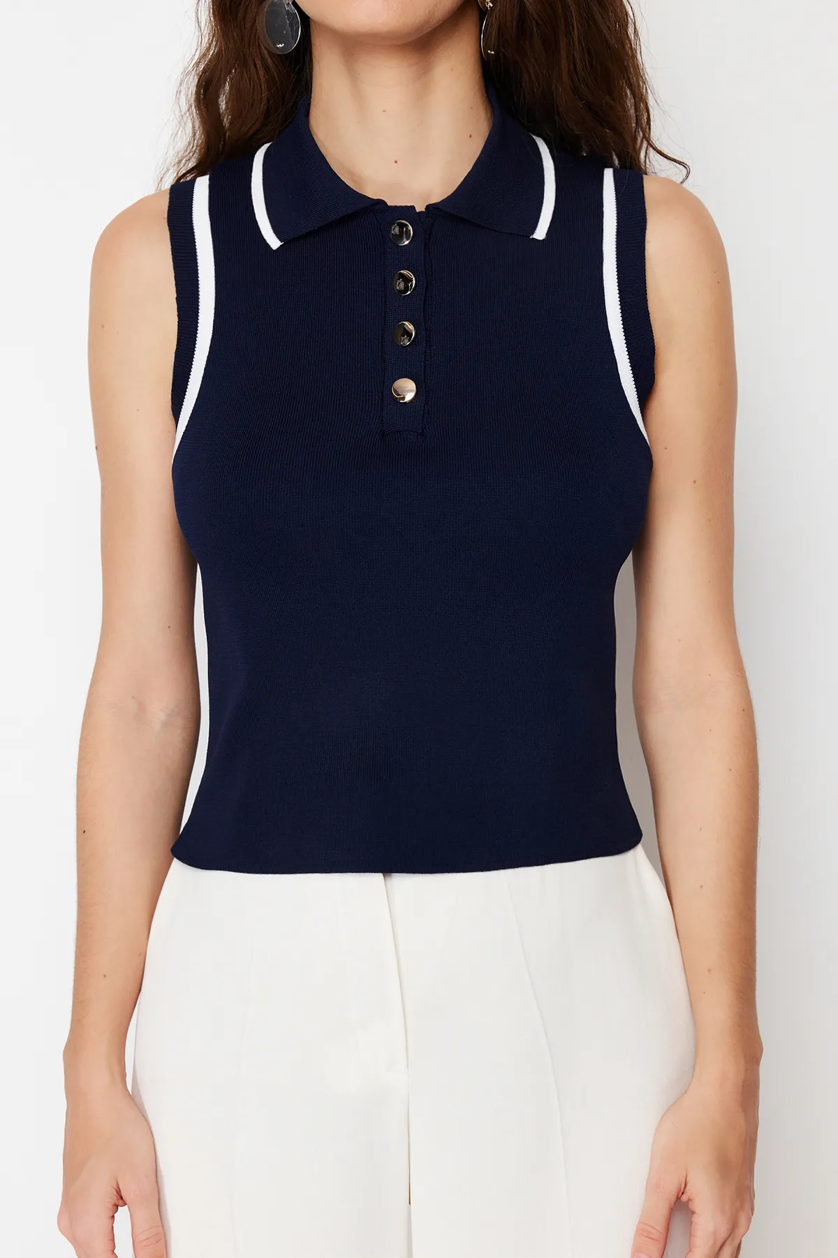 Trendyol Collection  Marineblaue Rollkragen-Strickbluse mit Rollkragen TWOSS24BZ00244
