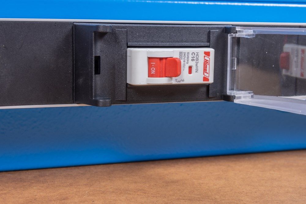 Huvema K8053 Mobil arbejdsbænk med værktøjsvæg og 25 mm MDF-bordplade
