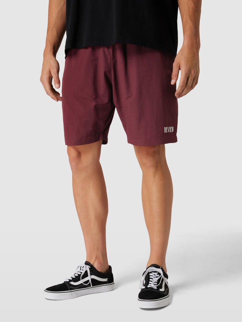 Shorts mit Label-Print in bordeaux rot