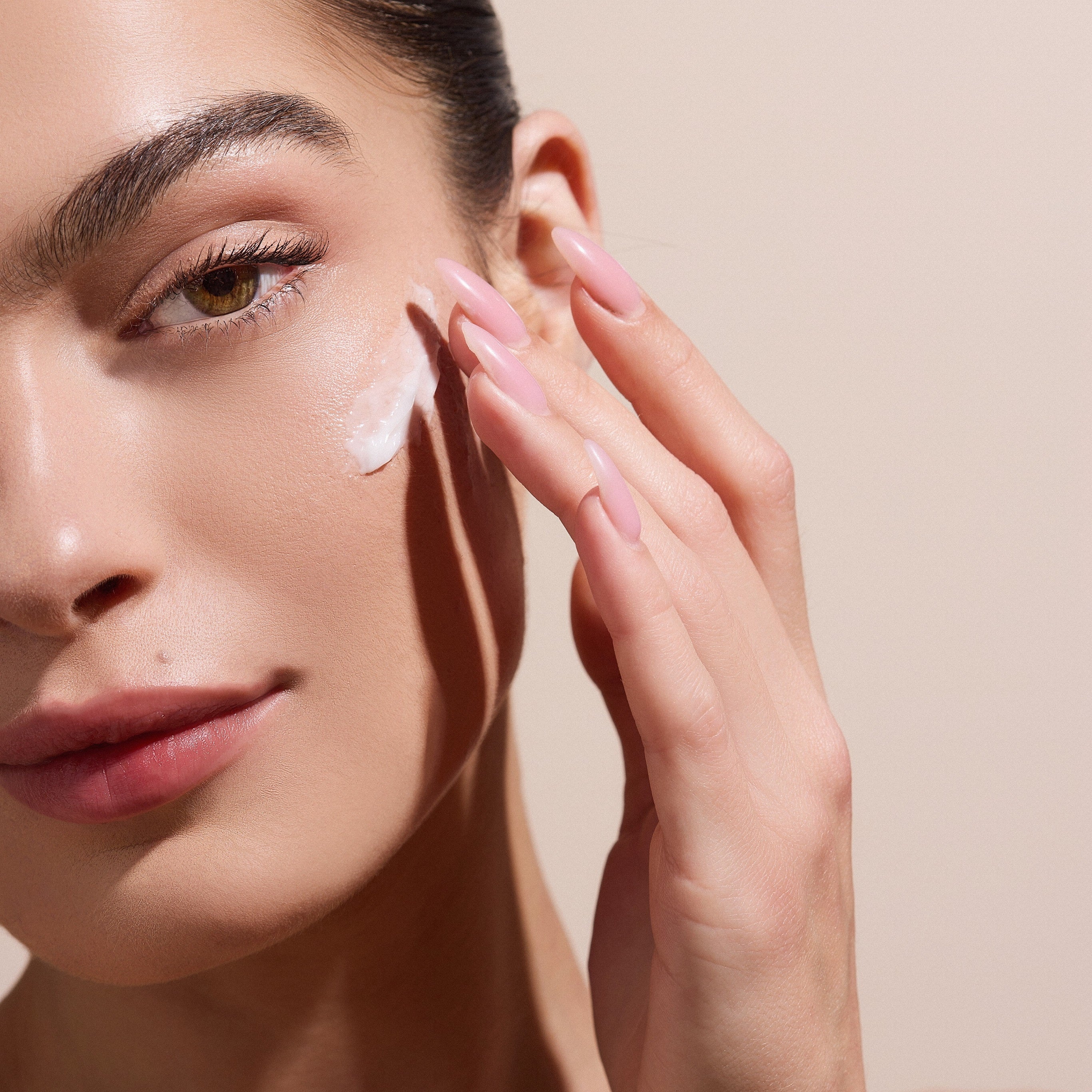 Gel crema correctora de manchas oscuras para un tono uniforme y luminosidad - Gel facial antimanchas
