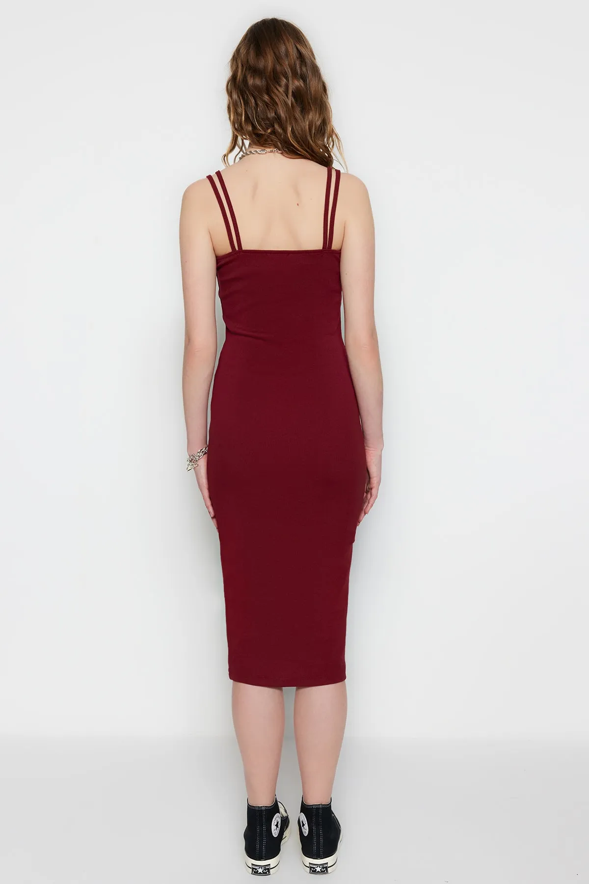 Trendyol Collection  Burgunderrotes, geripptes, flexibles Midi-Strickkleid mit doppelten Trägern und Trägern TWOSS22EL2452