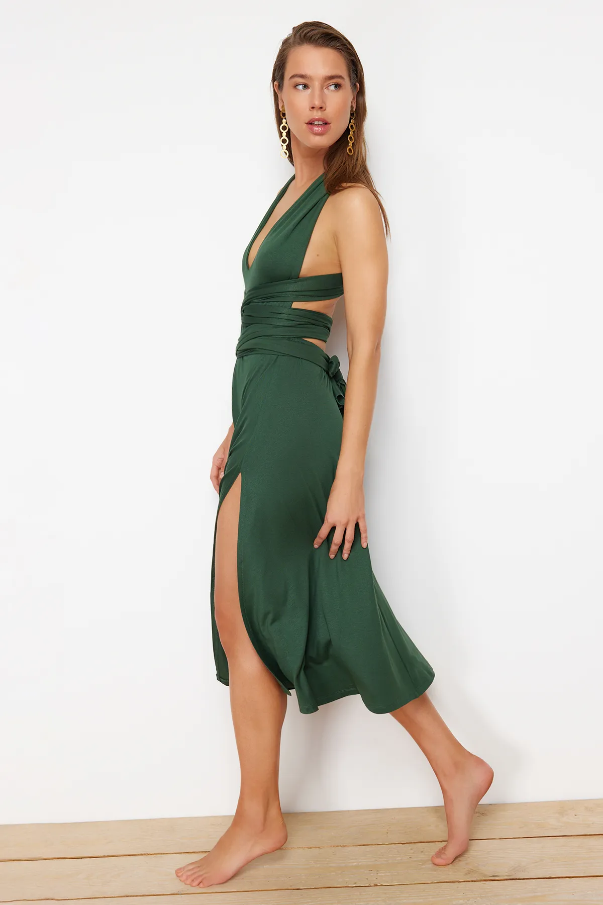 Trendyol Collection  Khakifarbenes, gestricktes Maxi-Strandkleid mit Gürtel TBESS21EL2992