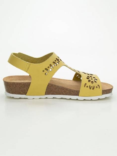 Bio-Keilsandale mit Lasercut im Blumenmuster