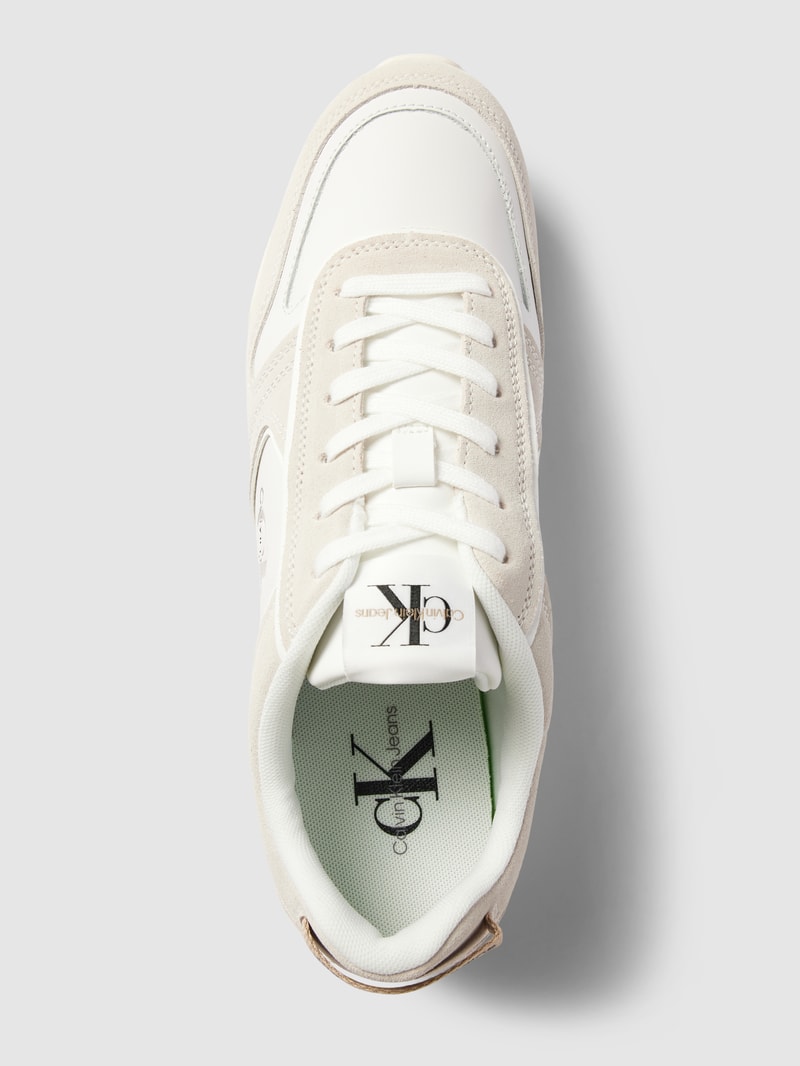 Sneaker mit Label-Details in beige
