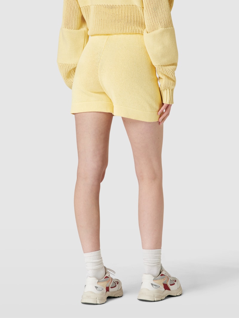 Shorts in Strick-Optik in hellgelb