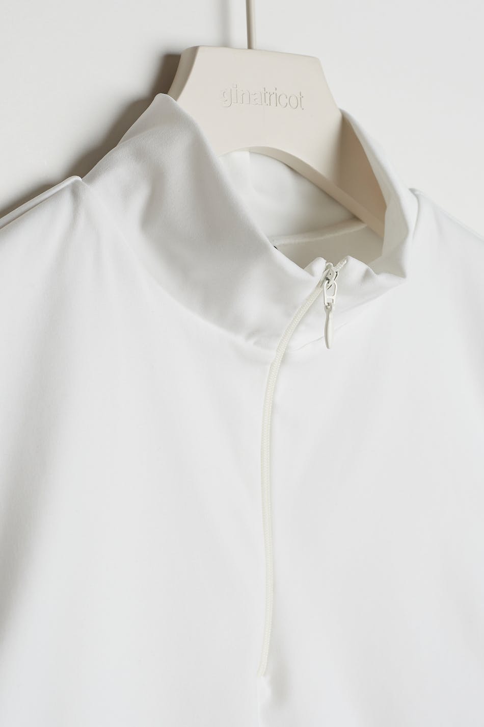 Cassie cropped zip top