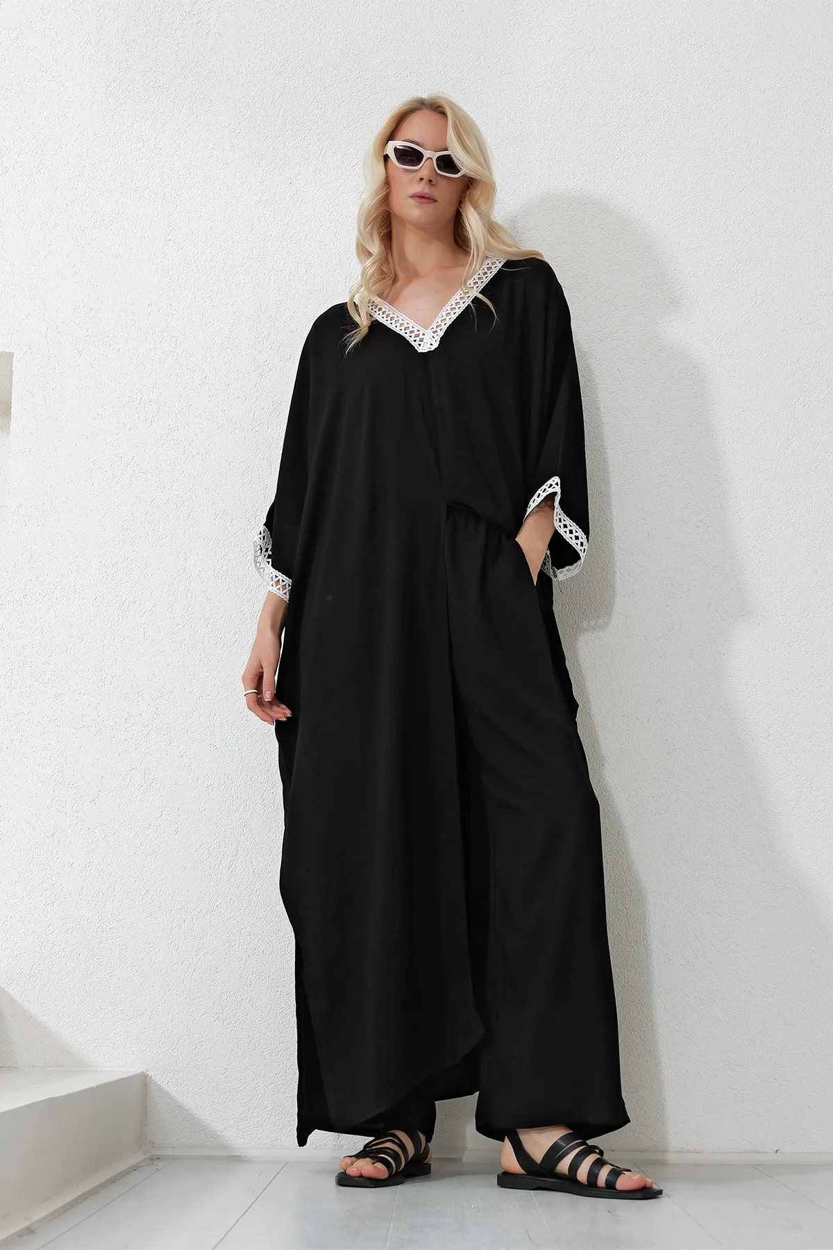 Trend Alaçatı Stili  Schwarzes Damen-Set aus Tunika und Hose mit Kragen und Ärmeln, Oberteil und Unterteil, geschnürt, ALC-X11913