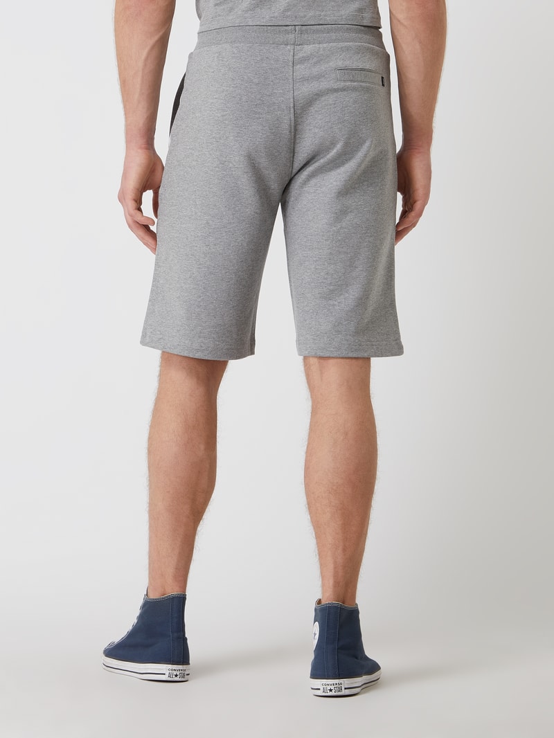 Sweatshorts mit Eingrifftaschen in silber