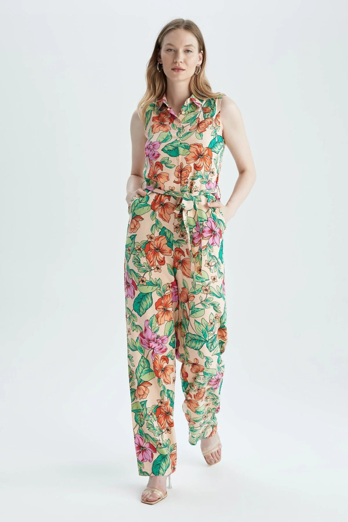 DeFacto  Ärmelloser Jumpsuit mit langem Hemdkragen und Blumenmuster - Y8589az22hs