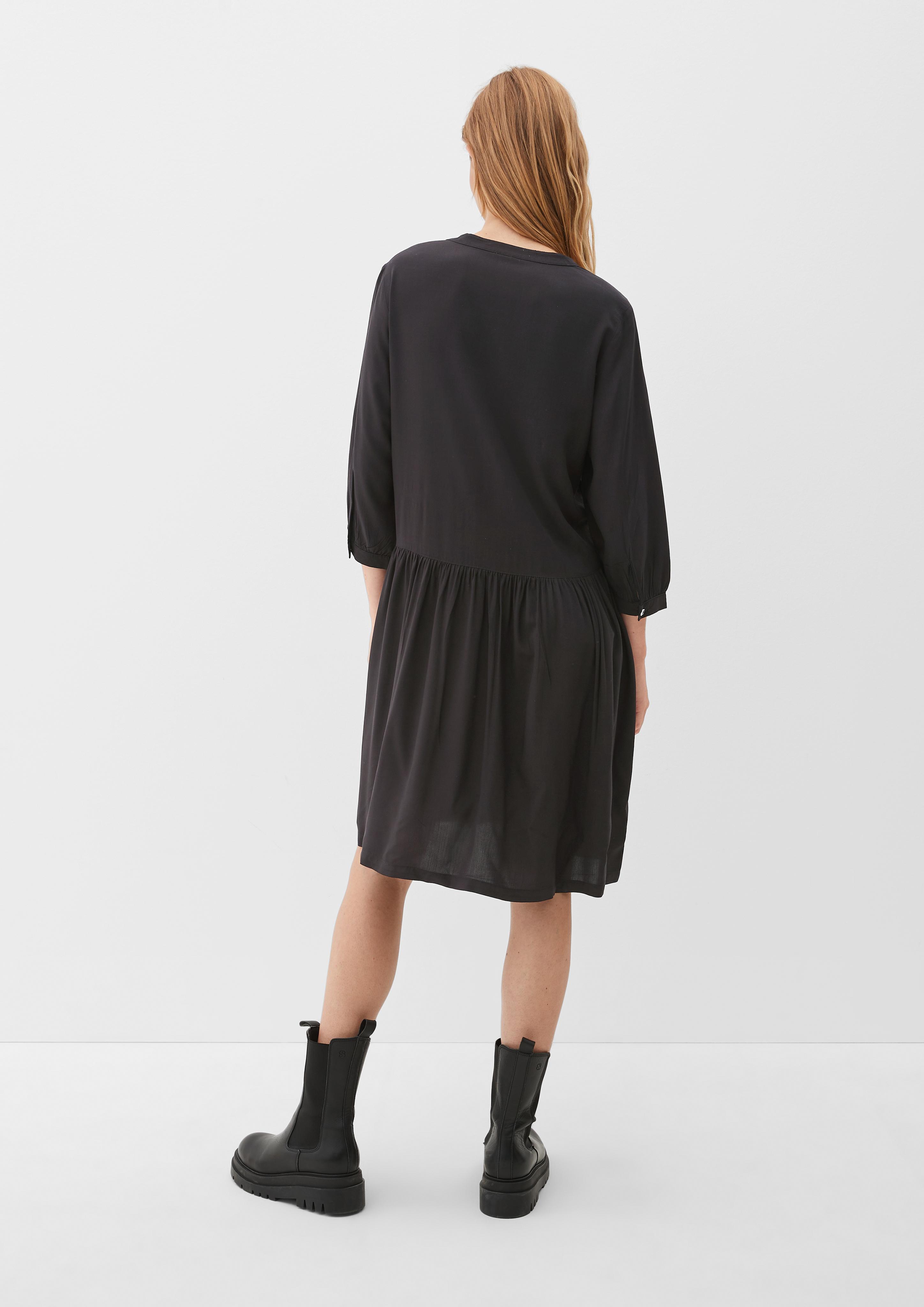 Viskose-Kleid mit modischer Raffung  2117900-9999