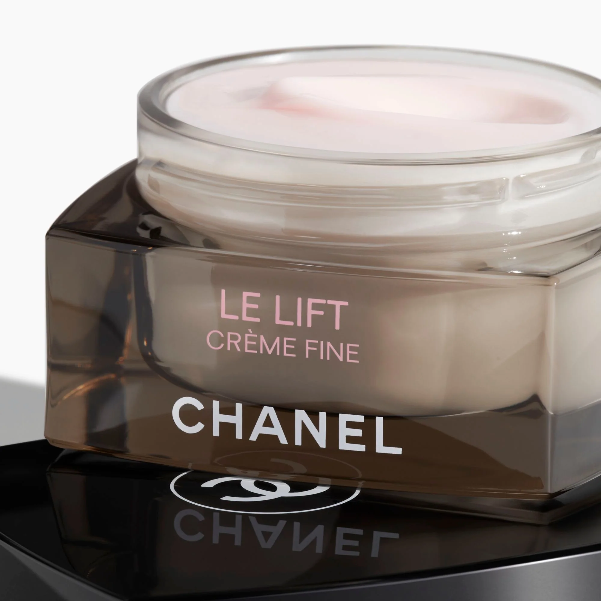 LE LIFT CRÈME FINE - CREMĂ NETEZANTĂ ȘI FERMĂTĂ, TEXTURĂ UȘOARĂ
