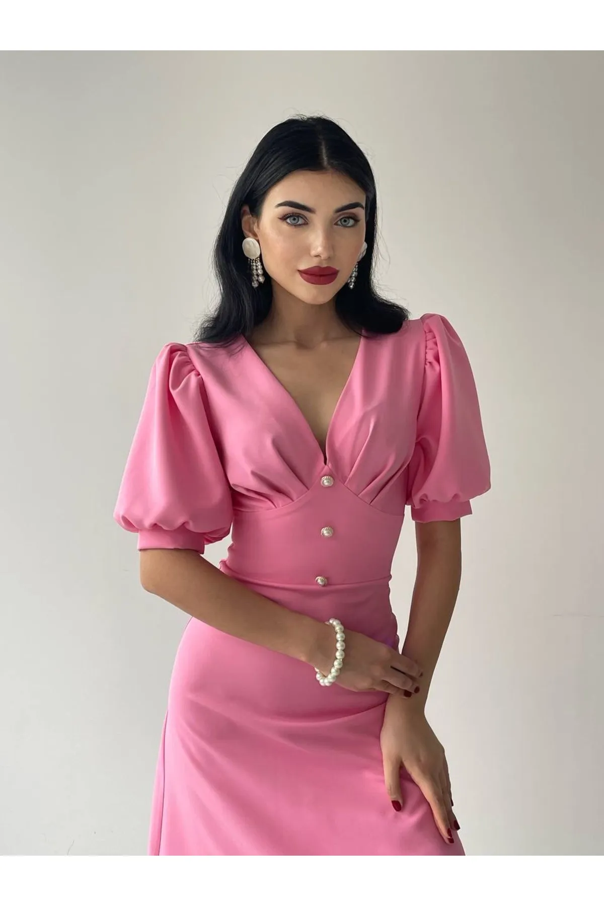 SONREİR  KLEID IN MIDI-LÄNGE MIT BALLONÄRMELN, KNOPFDETAILS VORNE