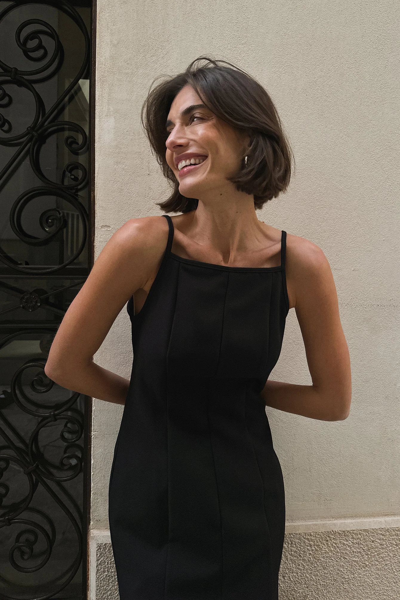 Midikleid mit tiefem Rückenausschnitt und Schnürung
