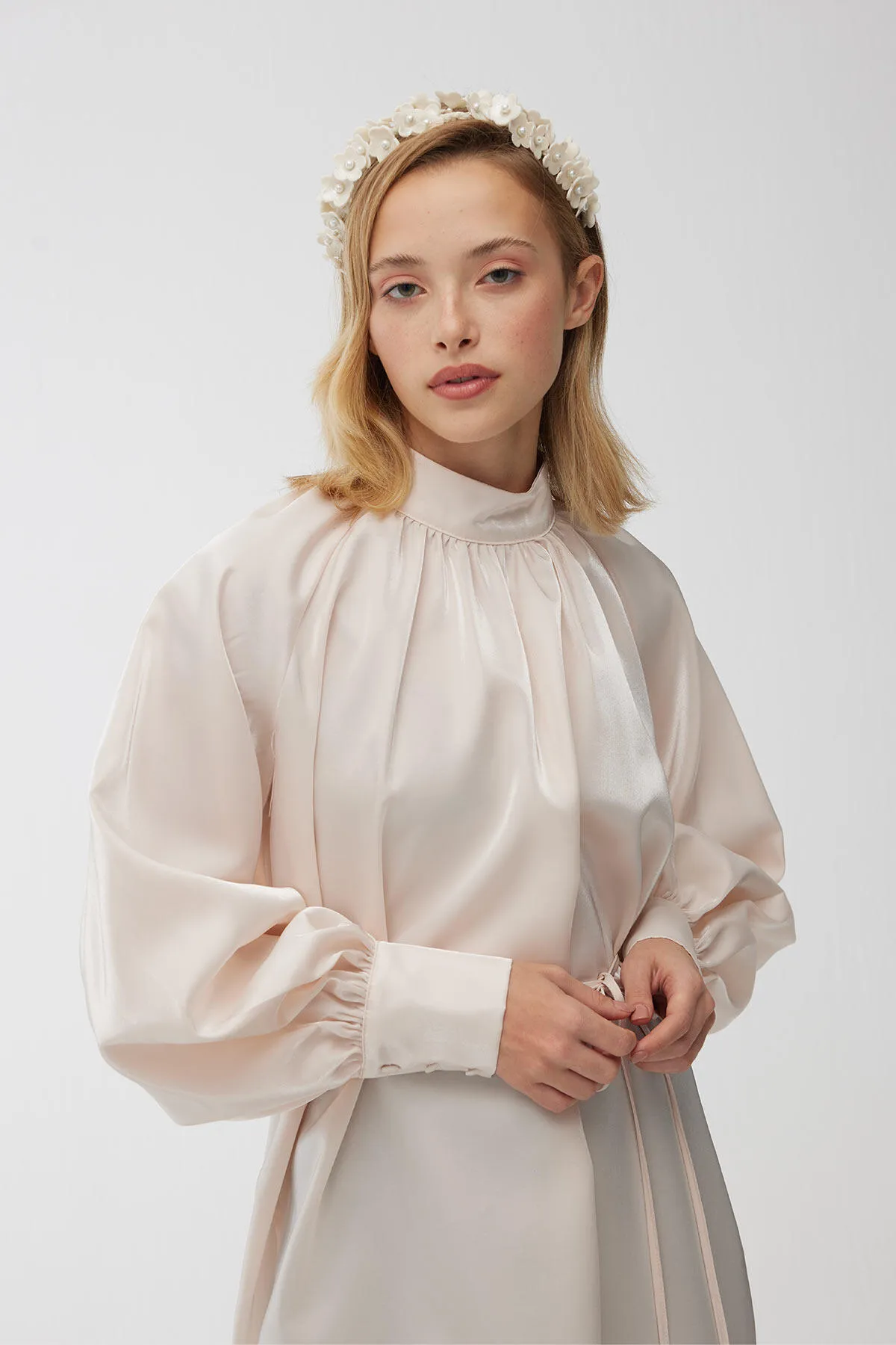 Manuka  Dünnes Abendkleid mit Gürtel und Tunika in Puder