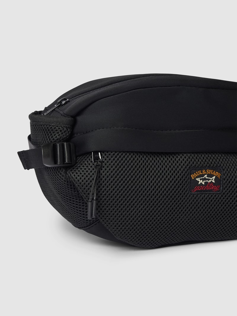 Bauchtasche mit Label-Details in schwarz