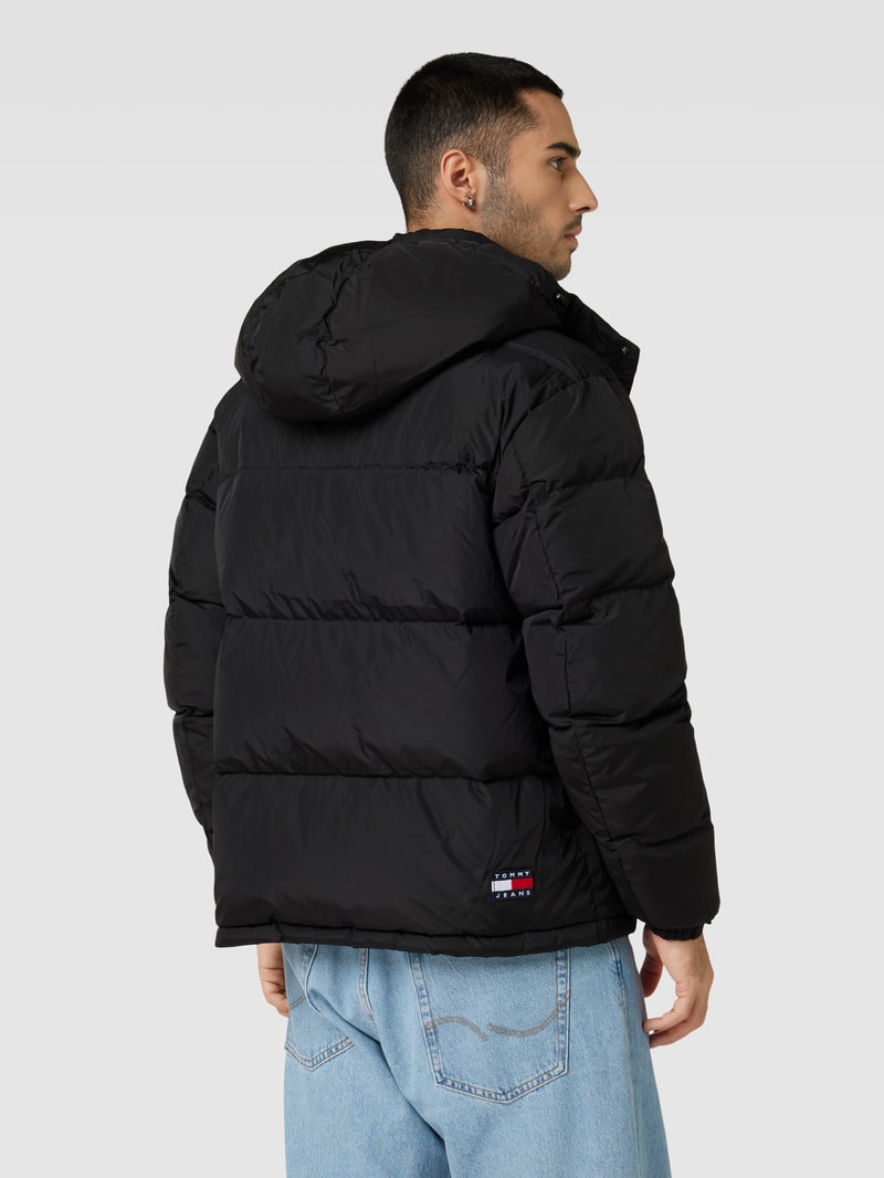 Steppjacke mit Label-Patch Modell 'ALASKA' in schwarz