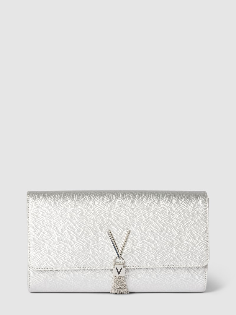 Clutch mit Label-Applikation Modell 'DIVINA' in silber