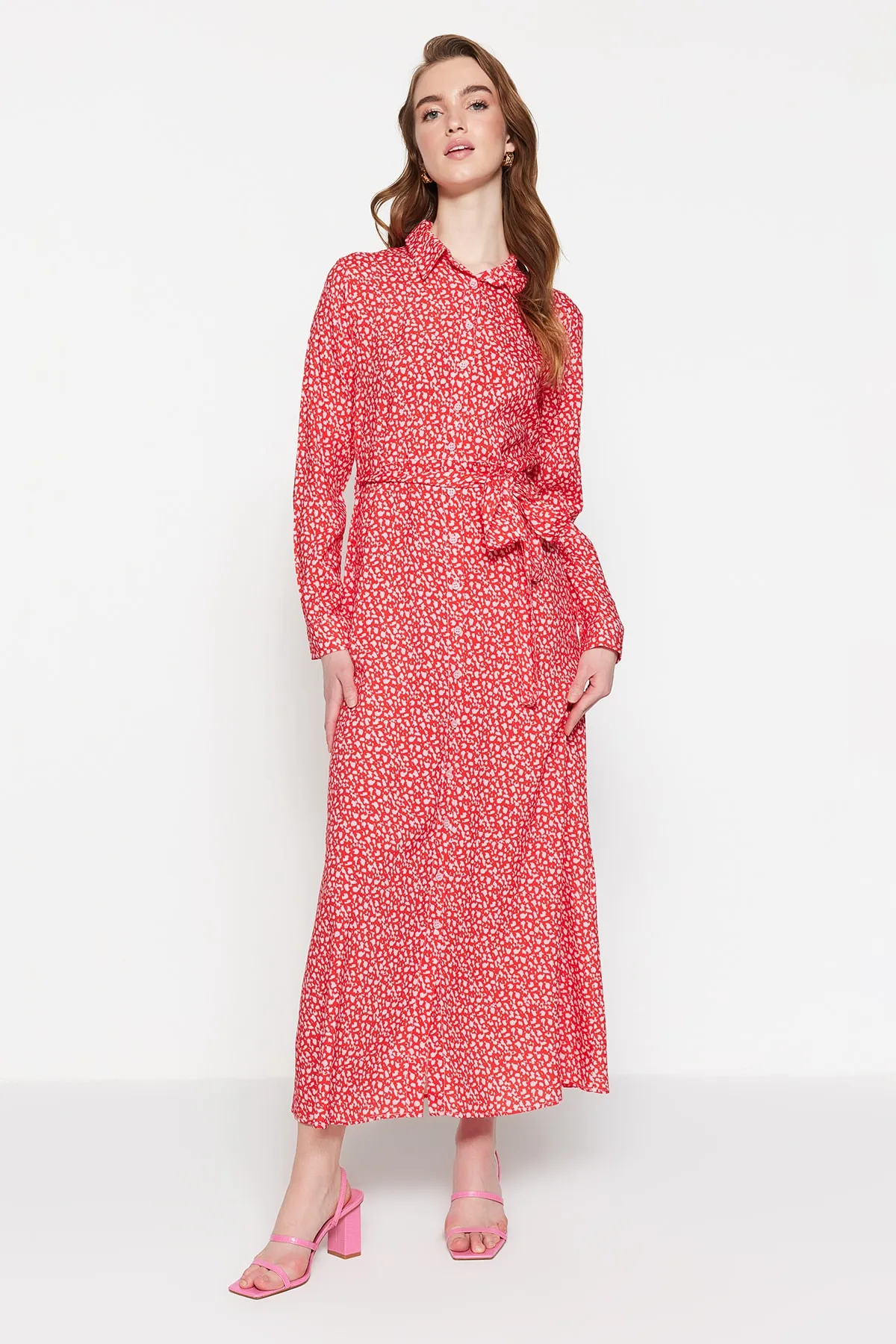 Trendyol Modest  Rosa Hemdblusenkleid aus 100 % gewebter Viskose mit Tiermuster und Gürtel TCTSS21EL3445