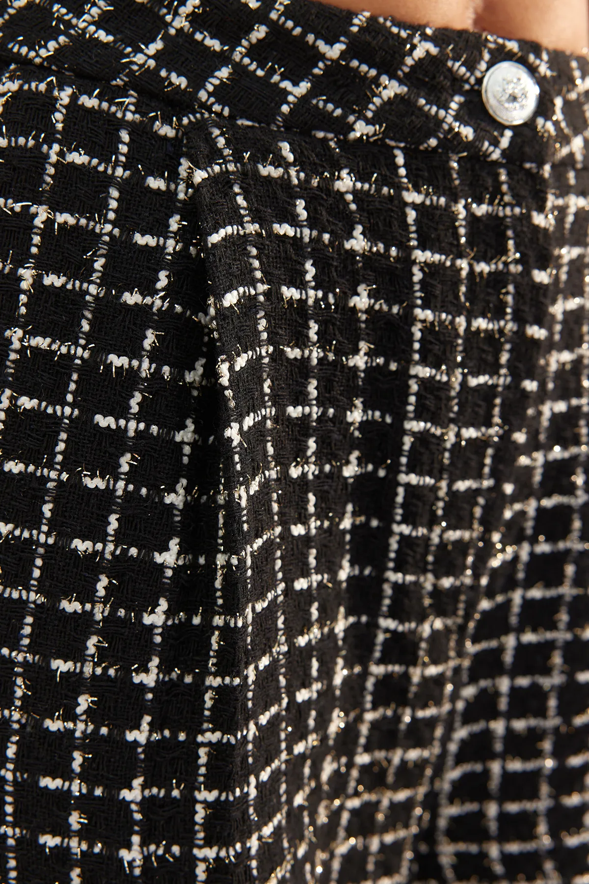 Trendyol Collection  Schwarze, limitierte Palazzo-Hose mit extra weitem Bein und Tweed-Karomuster aus Webstoff TWOAW24PL00286