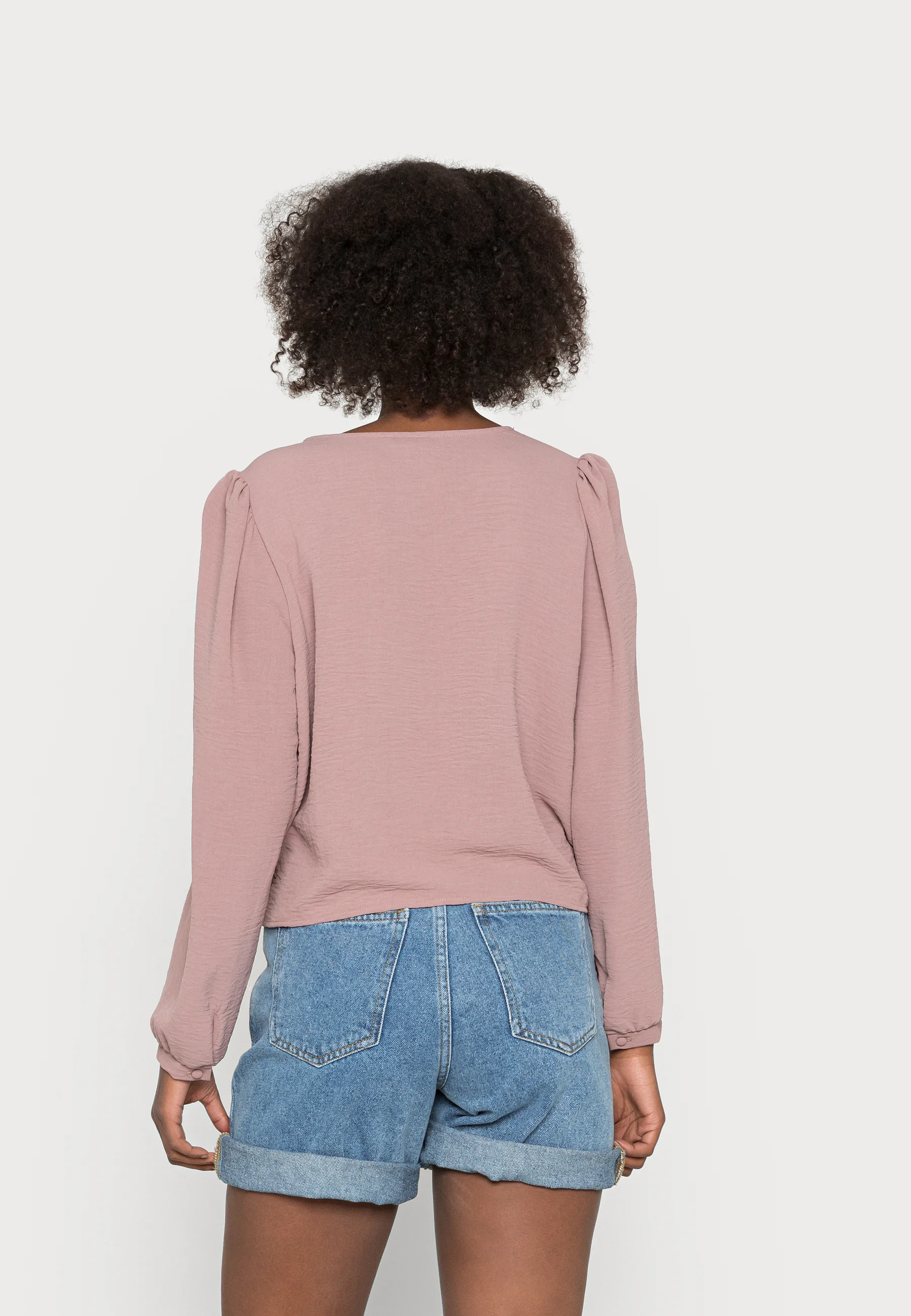 SOLO ONLMETTE NUDO- Blusa