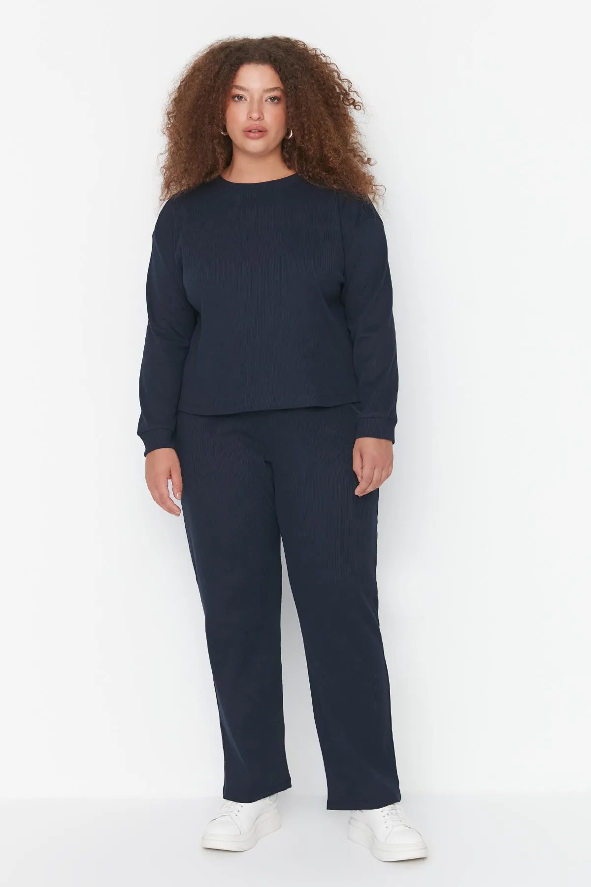 Trendyol Curve  Marineblaues Strick-Pyjama-Set mit Rundhalsausschnitt TBBAW23AI00002