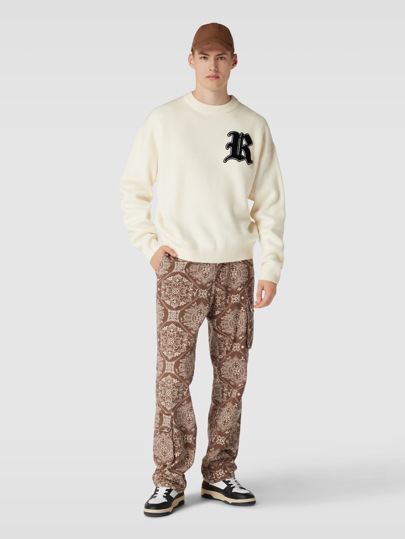Strickpullover mit Label-Patch und überschnittenen Schultern in ecru