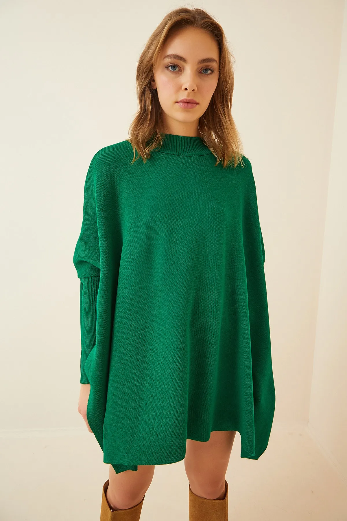 Happiness İstanbul  Grünes Oversize-Poncho-Sweatshirt mit Seitenschlitz für Damen YY00005