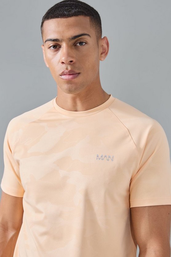 Man Active Camouflage Raglan Performance T-Shirt