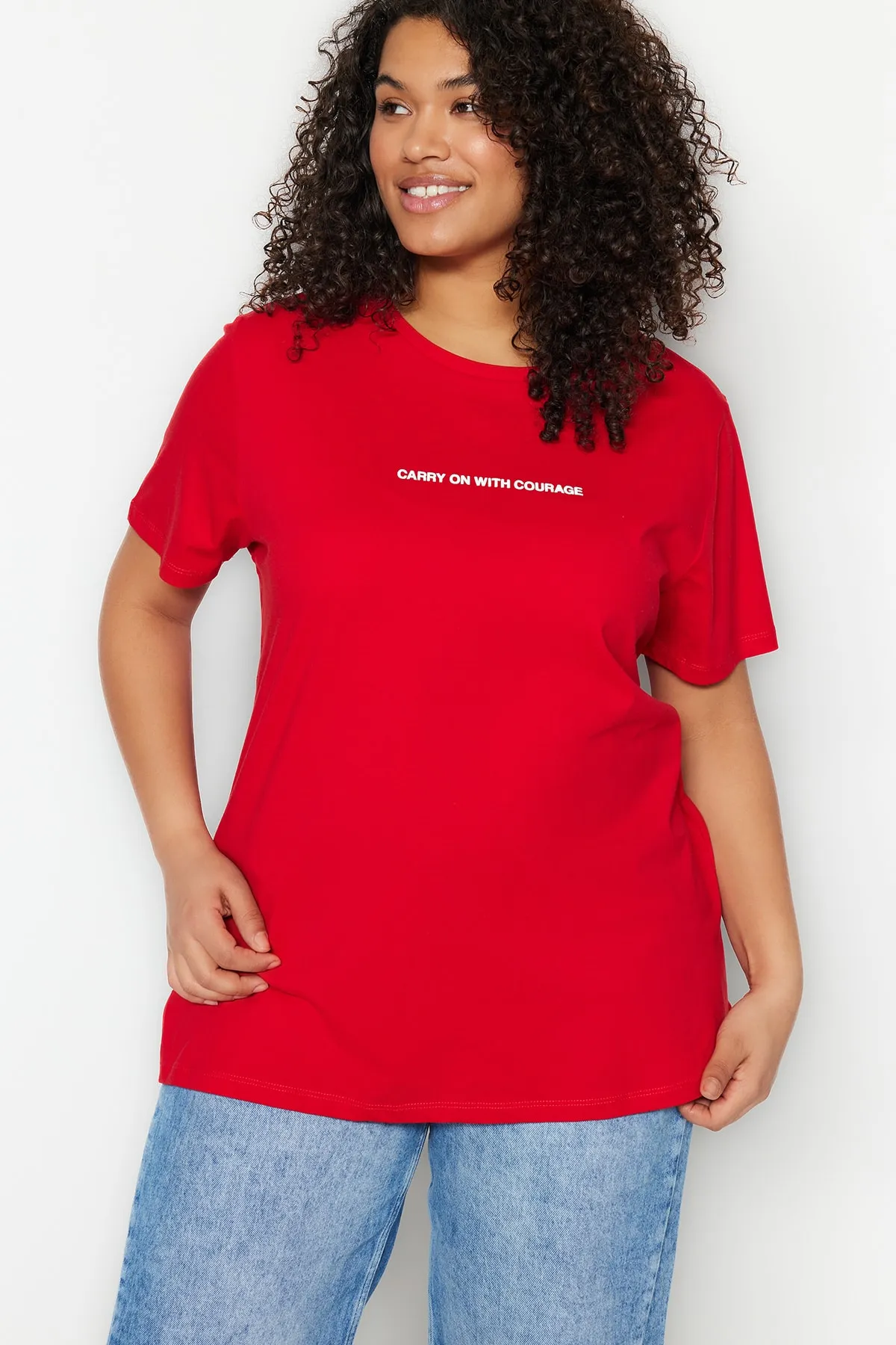 Trendyol Curve  Rotes bedrucktes Strick-T-Shirt mit Rundhalsausschnitt TBBSS23BF00022