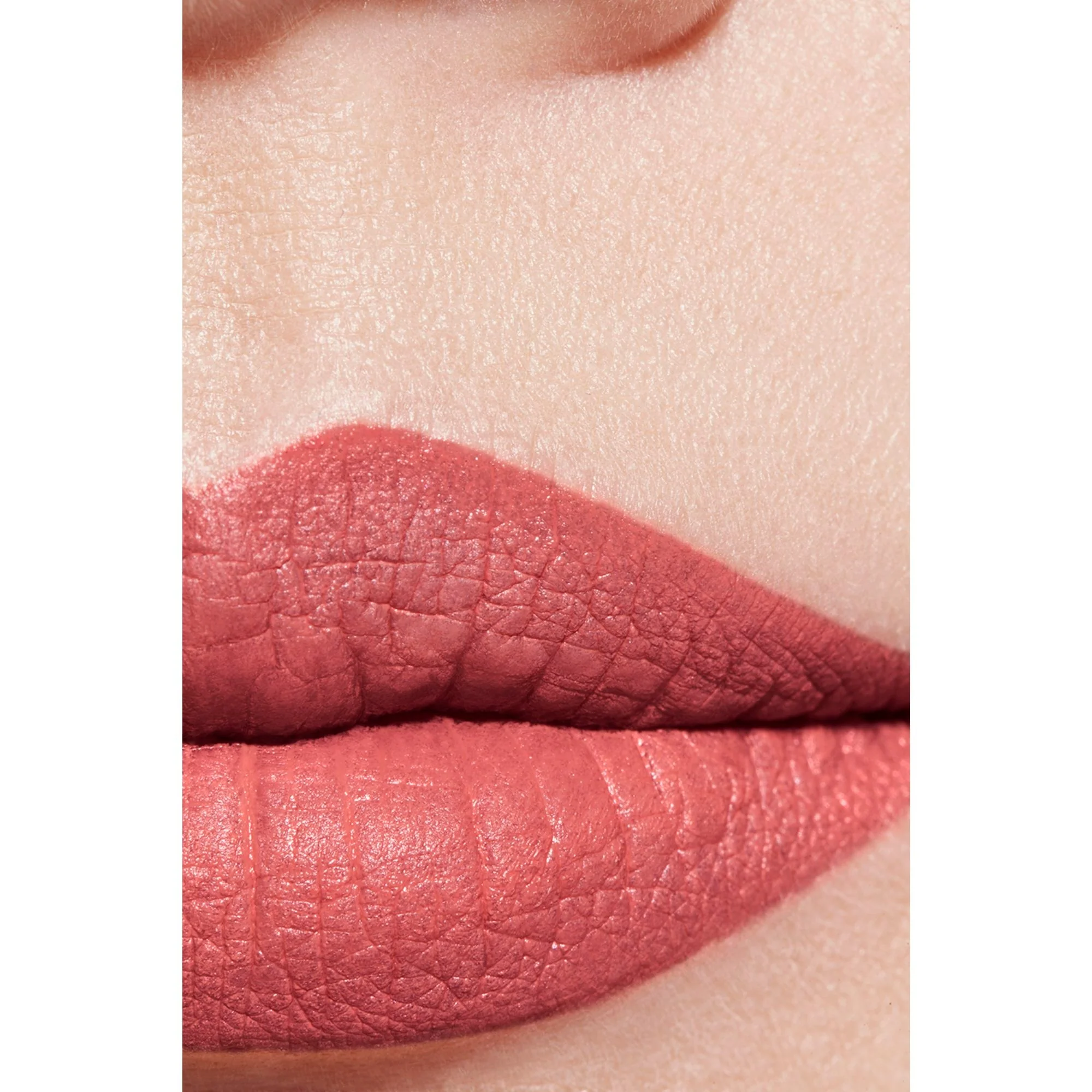ROUGE ALLURE VELVET - EL LABIAL LUMINOSO Y TERCIOPELOSO