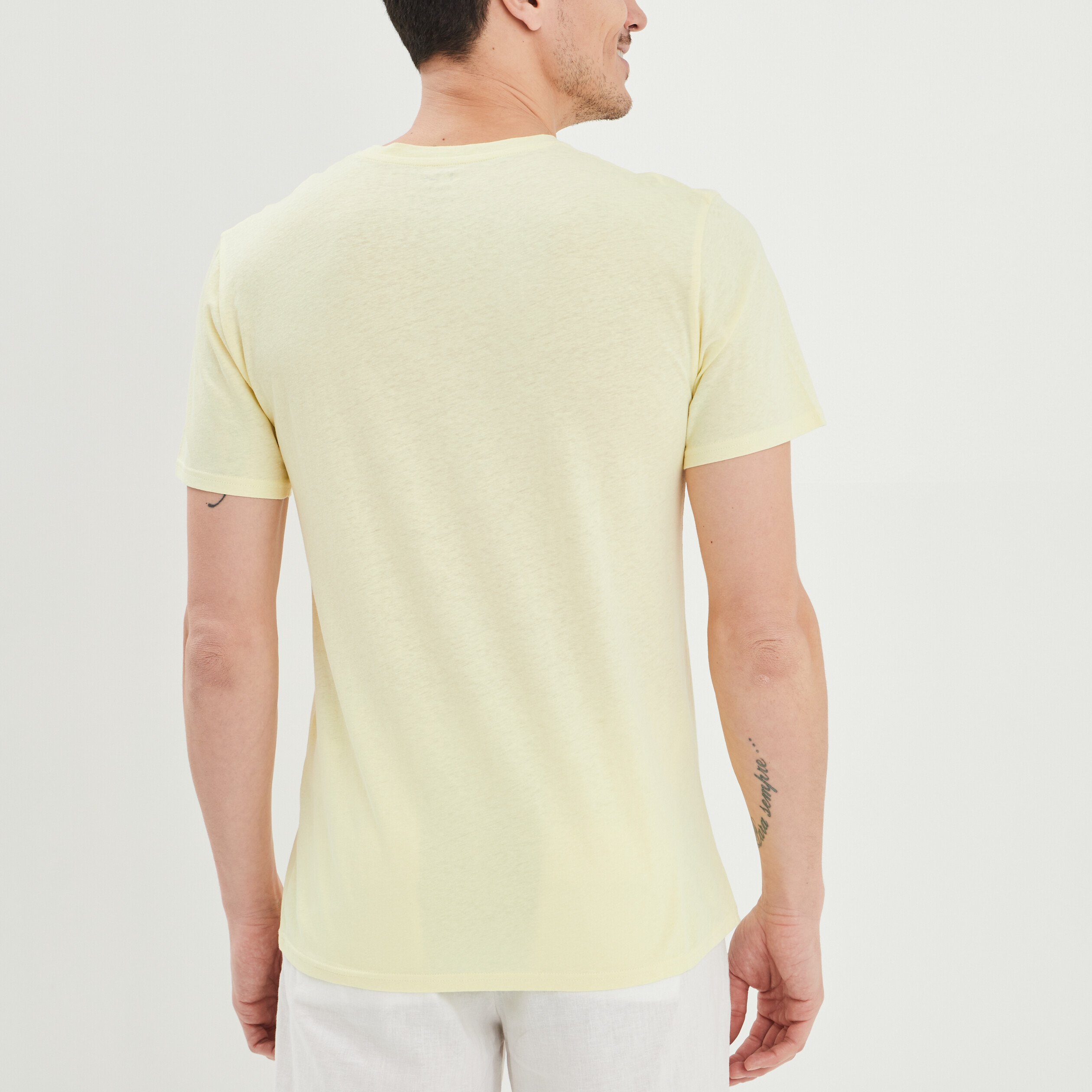 T-shirt manches courtes en mélange lin jaune clair homme | La Halle
