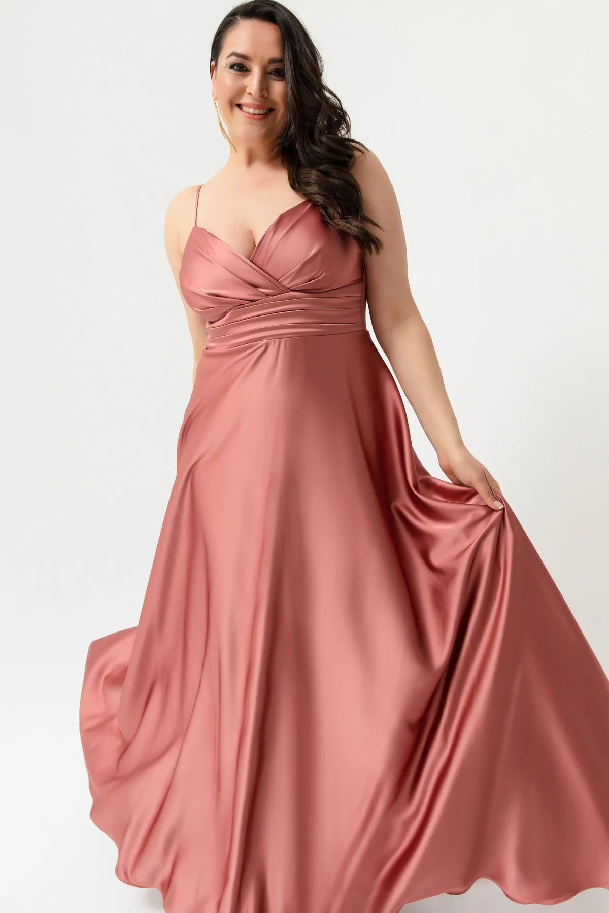Lafaba  Langes Abendkleid und Abschlusskleid aus Satin für Damen in Lachsfarben mit Seilriemen in Übergröße